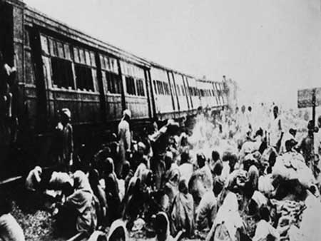 Mass exodus during the days of partition in 1947_01.jpg